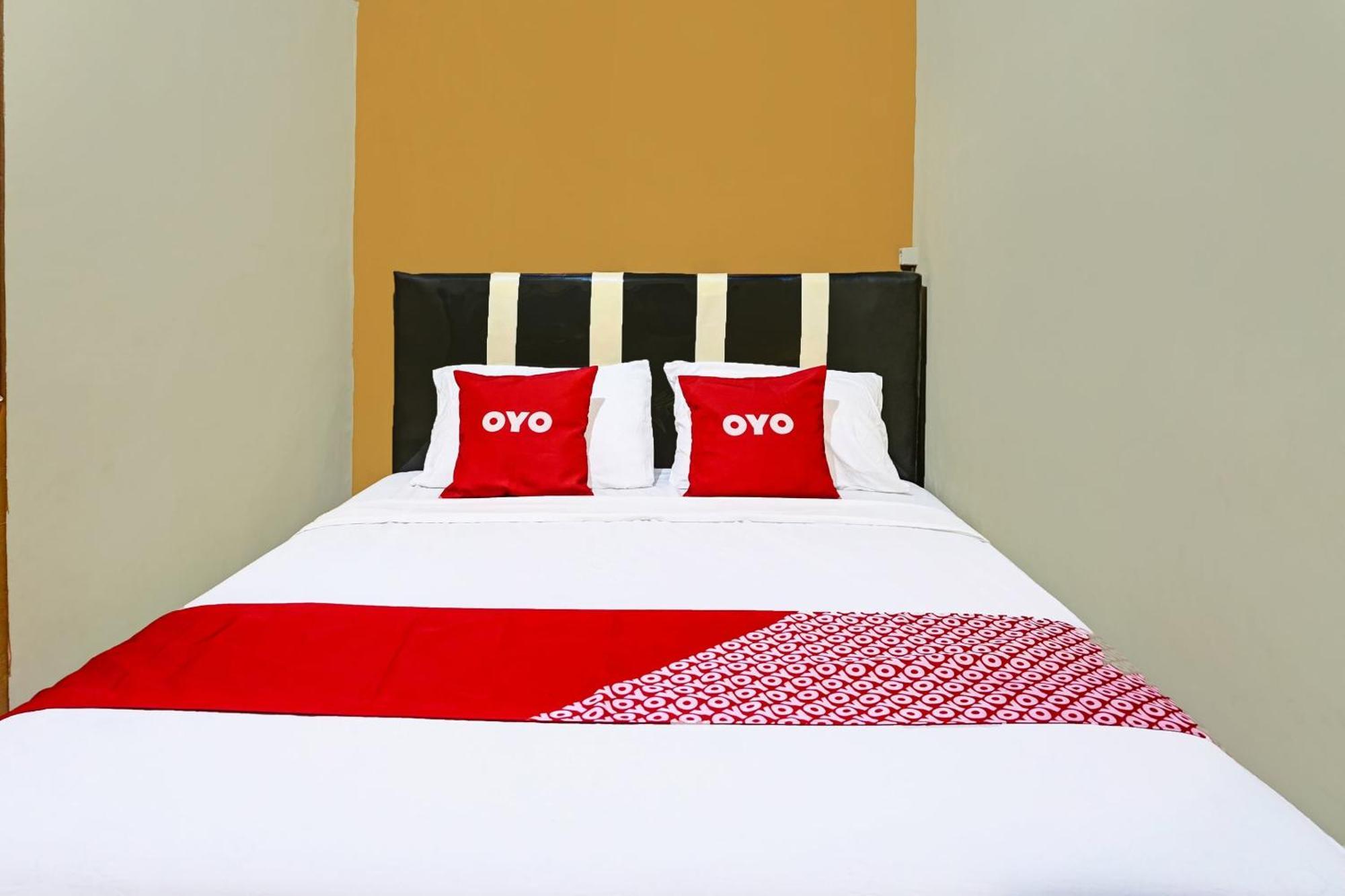 Oyo 91825 Ayu Lestari Homestay Nganjuk Eksteriør billede