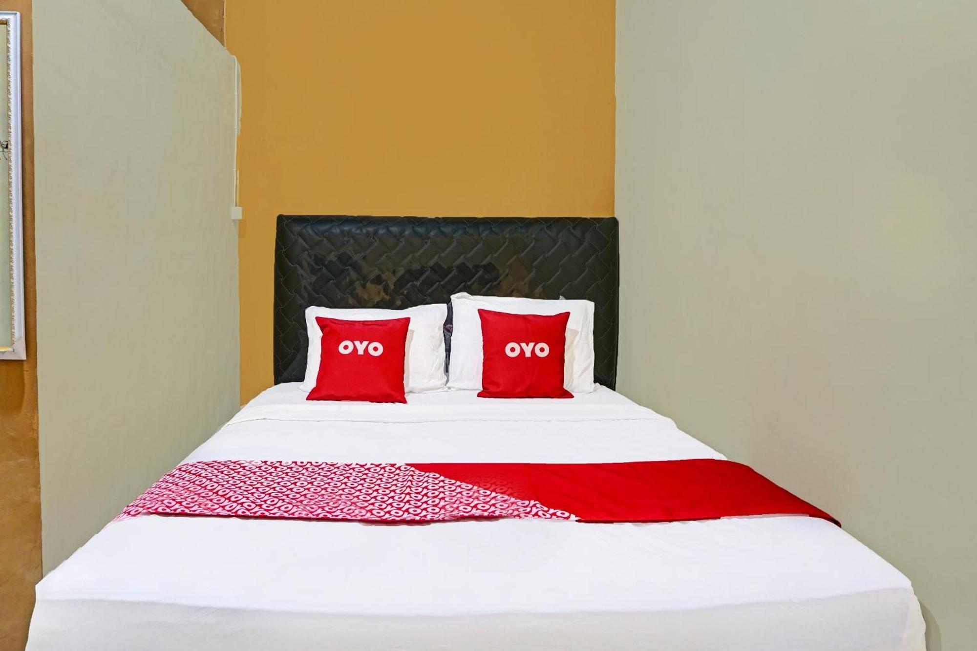 Oyo 91825 Ayu Lestari Homestay Nganjuk Eksteriør billede