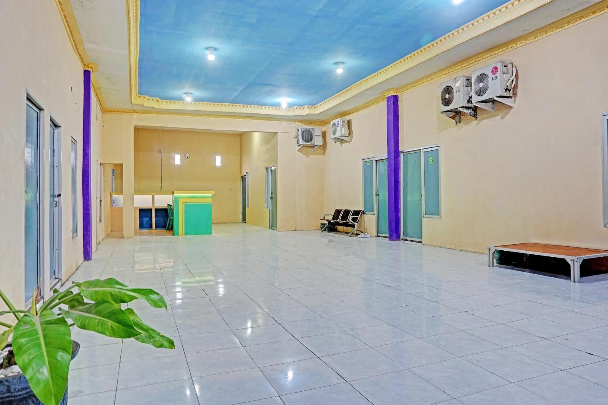 Oyo 91825 Ayu Lestari Homestay Nganjuk Eksteriør billede