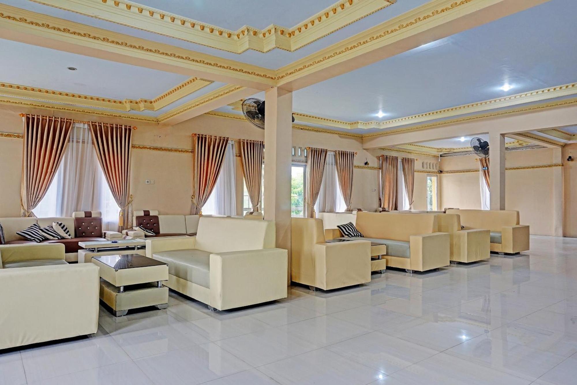 Oyo 91825 Ayu Lestari Homestay Nganjuk Eksteriør billede