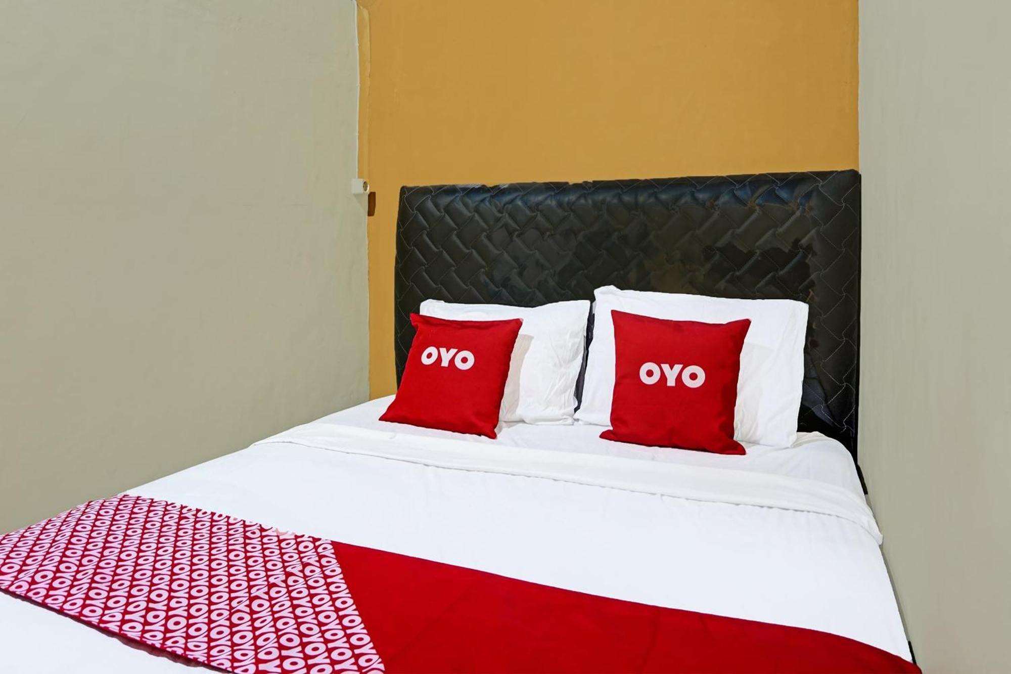 Oyo 91825 Ayu Lestari Homestay Nganjuk Eksteriør billede