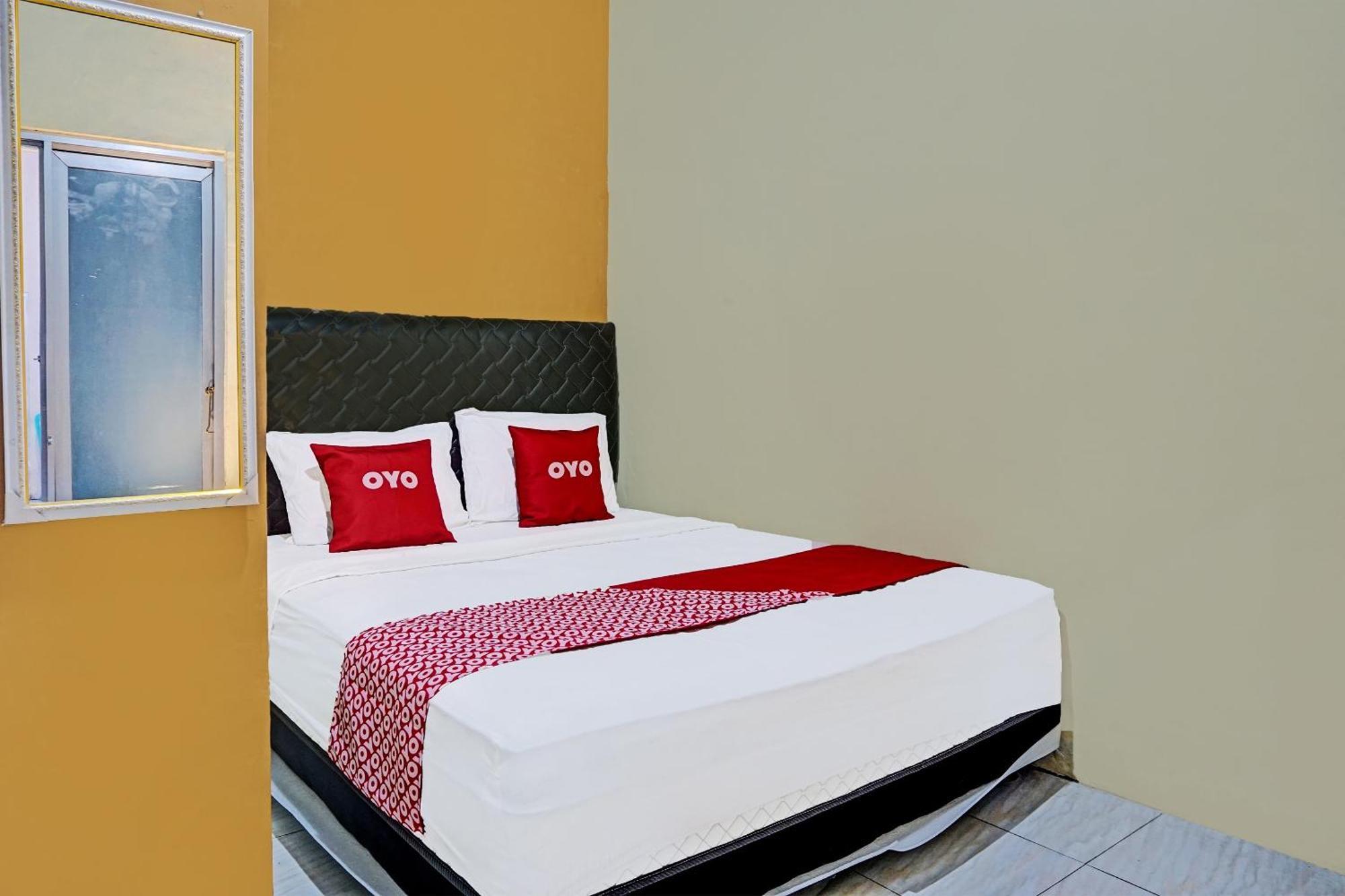 Oyo 91825 Ayu Lestari Homestay Nganjuk Eksteriør billede