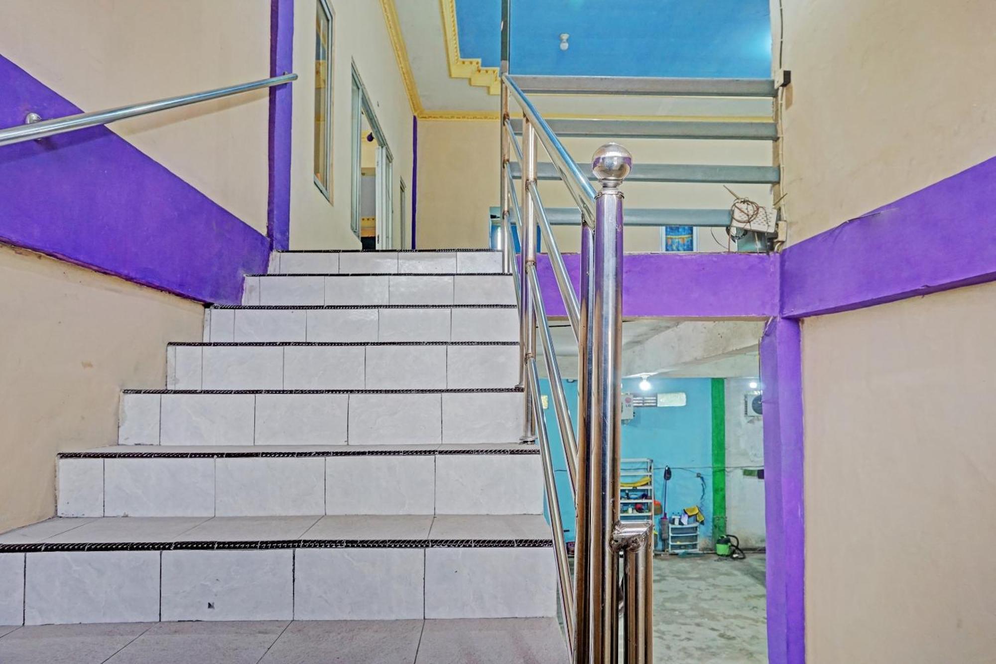 Oyo 91825 Ayu Lestari Homestay Nganjuk Eksteriør billede