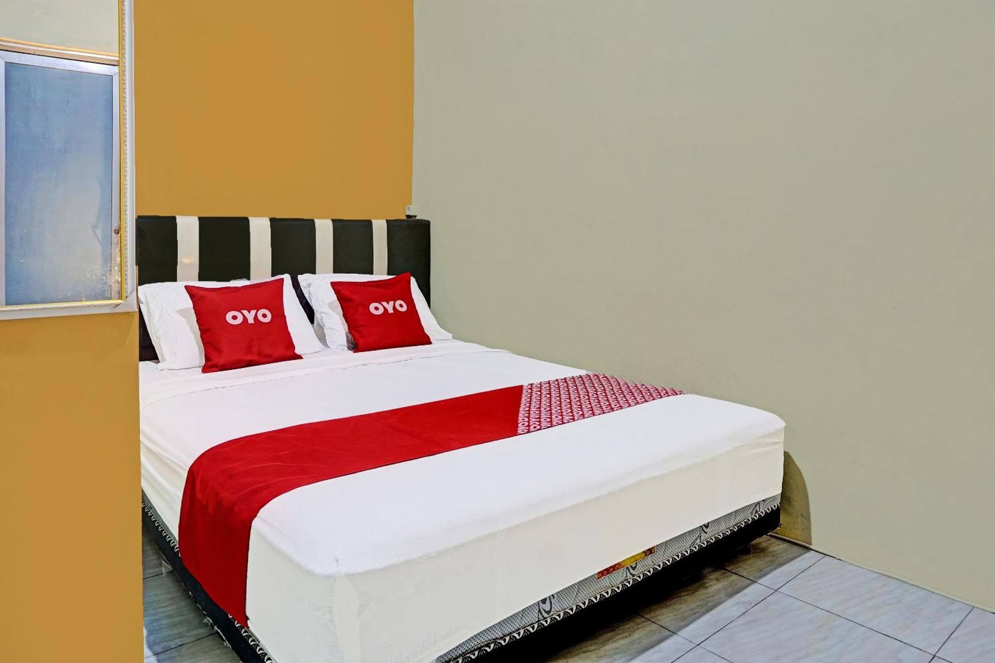 Oyo 91825 Ayu Lestari Homestay Nganjuk Eksteriør billede