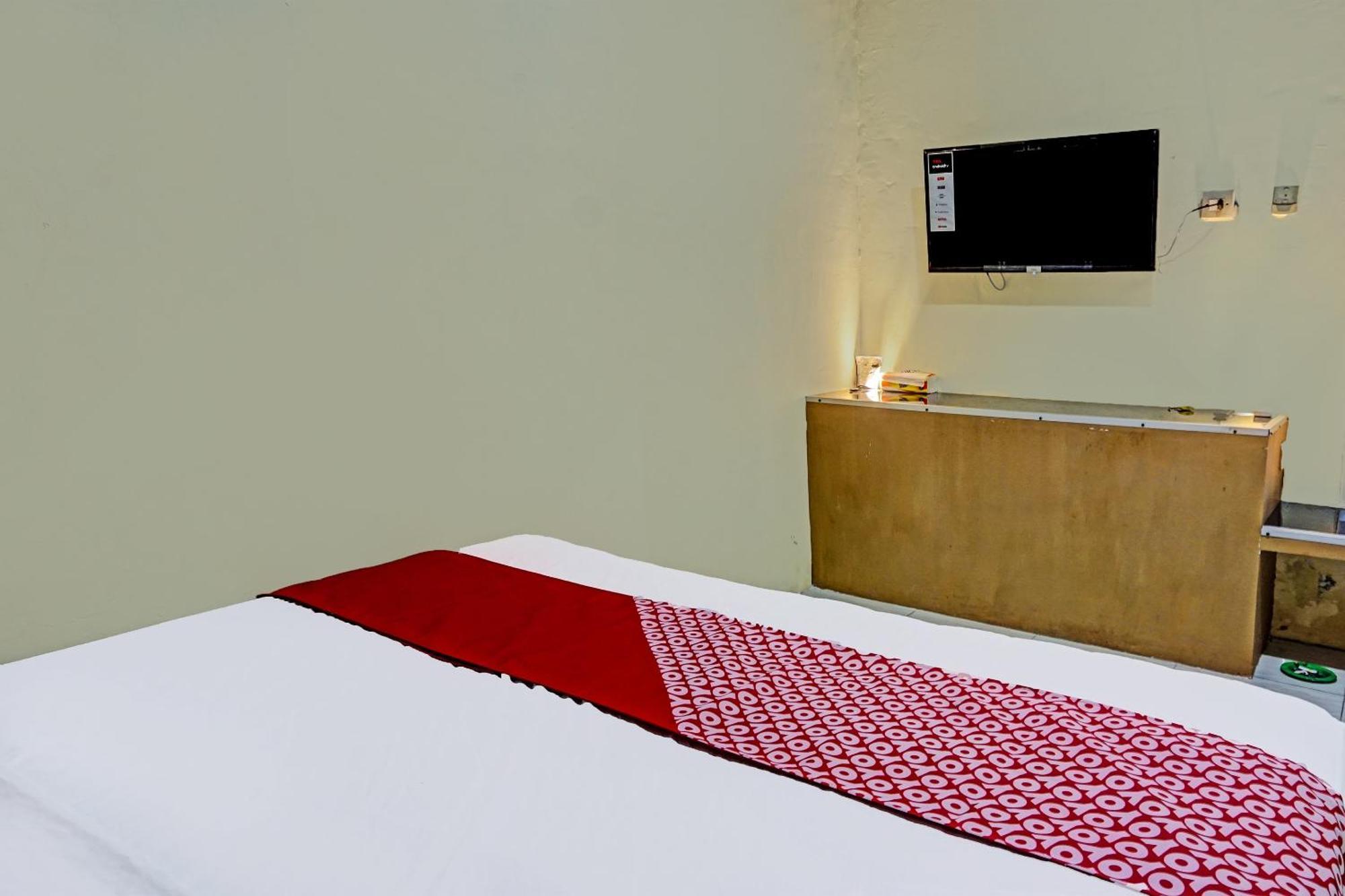 Oyo 91825 Ayu Lestari Homestay Nganjuk Eksteriør billede