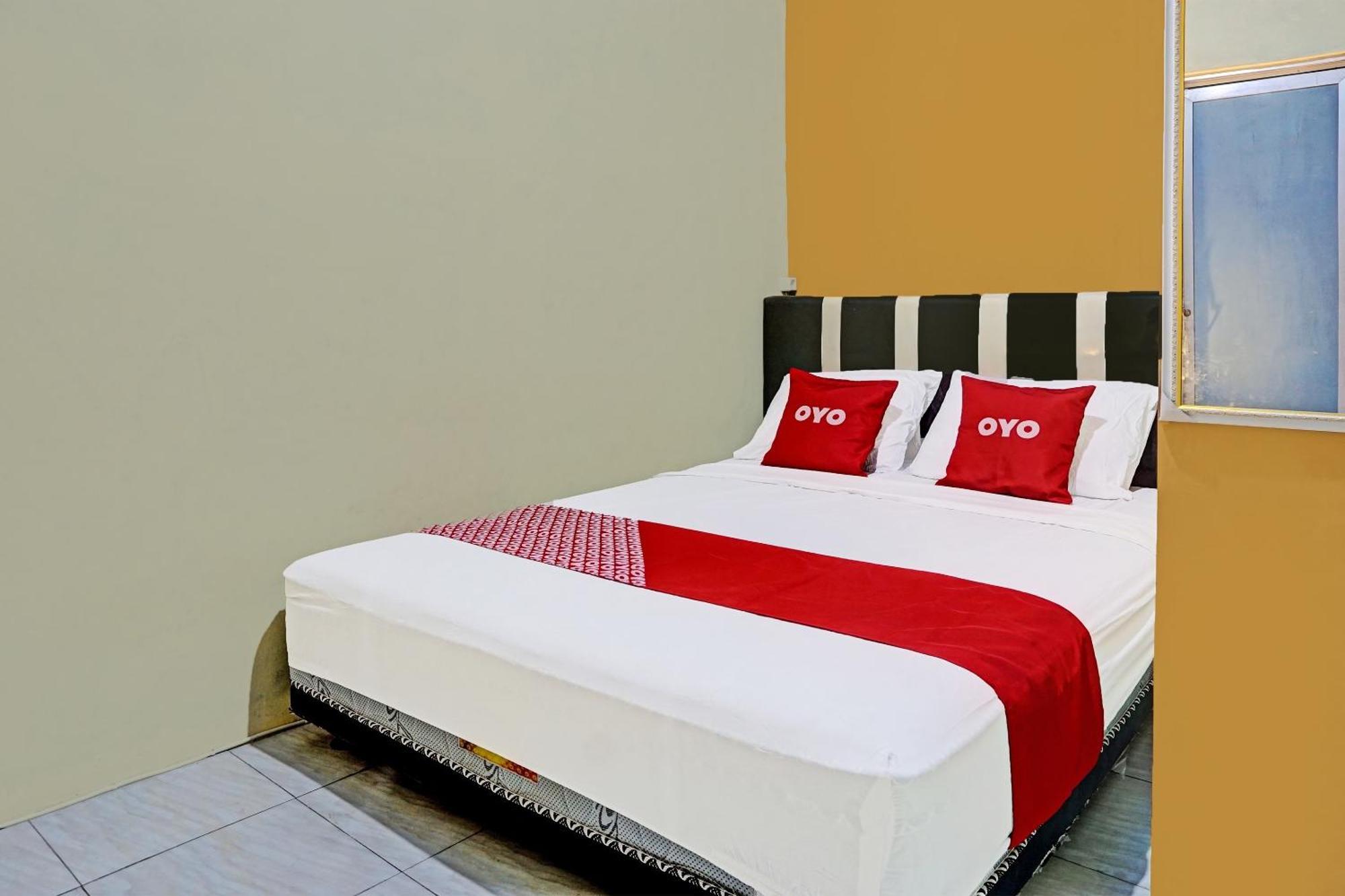 Oyo 91825 Ayu Lestari Homestay Nganjuk Eksteriør billede